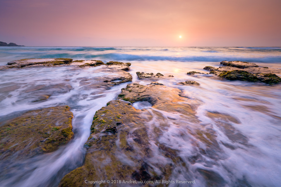 VẠT SÓNG TRỜI YÊN (Strays of Waves) 1s f/8 ISO 100 WB 4850K. Sony a7r3 + Lens Sony FE 12-24mm f4 G @ 15mm. Phú Yên.